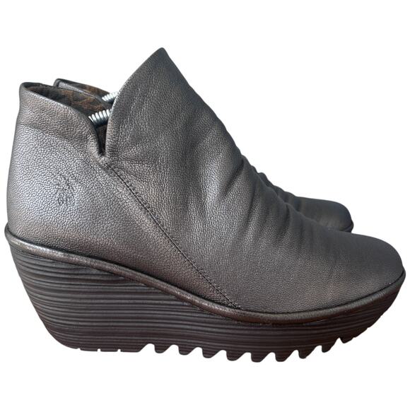 FLY LONDON Yip Women Sz 38 US 7.5-8 Wedge Bootie Black Oil Leather Ankle Zip - Picture 5 of 14